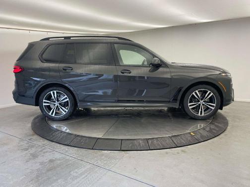 Dravit Grey Metallic 2027 BMW X7 xDrive40i