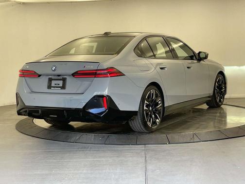 2025 BMW i5 M60