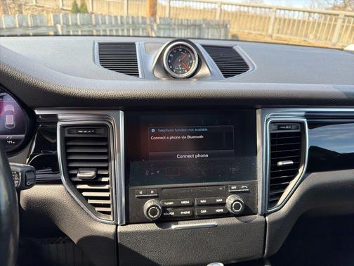 2017 Porsche Macan Macan