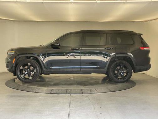 Diamond Black Crystal Pearlcoat 2023 Jeep Grand Cherokee L Altitude