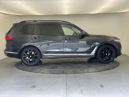 Dark Graphite Metallic 2022 BMW X7 xDrive40i