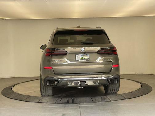 Manhattan Green Metallic 2026 BMW X5 xDrive40i