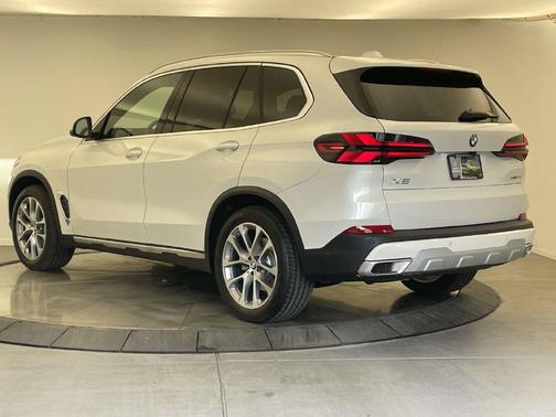 Mineral White Metallic 2026 BMW X5 xDrive40i
