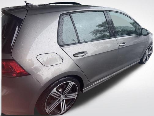 2016 Volkswagen Golf R 4-Door w/DCC & Navigation