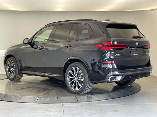 Black Sapphire Metallic 2026 BMW X5 xDrive40i