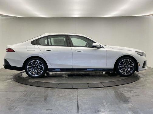 Mineral White Metallic 2026 BMW 530 xDrive