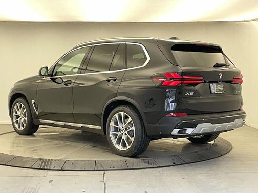 Black Sapphire Metallic 2026 BMW X5 xDrive40i