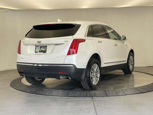 Crystal White Tricoat 2017 Cadillac XT5 Luxury