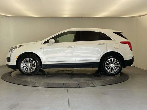 Crystal White Tricoat 2017 Cadillac XT5 Luxury