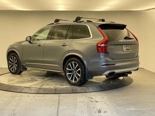 2017 Volvo XC90 T6 Momentum
