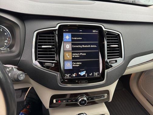 2017 Volvo XC90 T6 Momentum