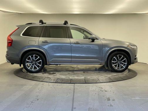 2017 Volvo XC90 T6 Momentum