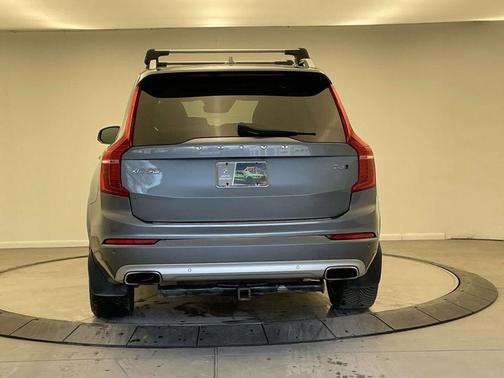 2017 Volvo XC90 T6 Momentum