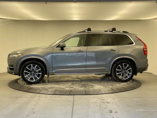 2017 Volvo XC90 T6 Momentum