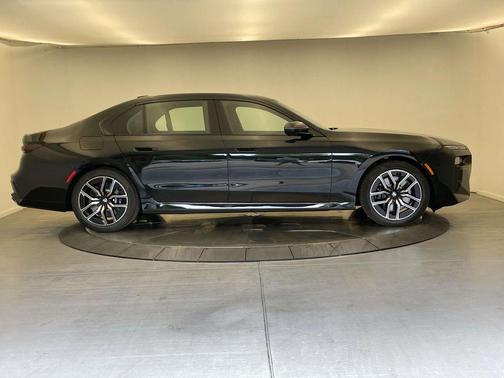 2025 BMW 760 xDrive