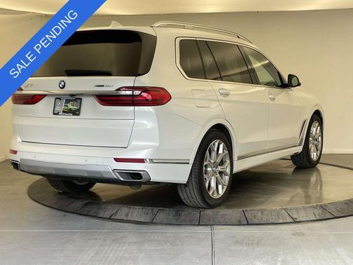 Mineral White Metallic 2022 BMW X7 xDrive40i