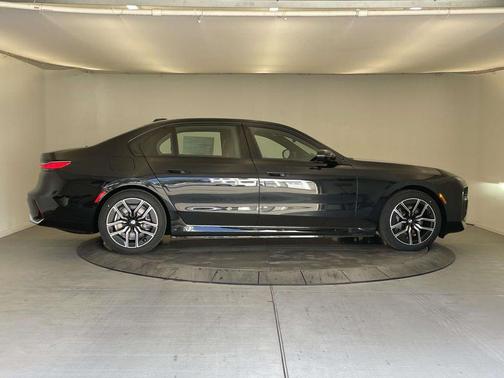 Black Sapphire Metallic 2026 BMW i7 xDrive60