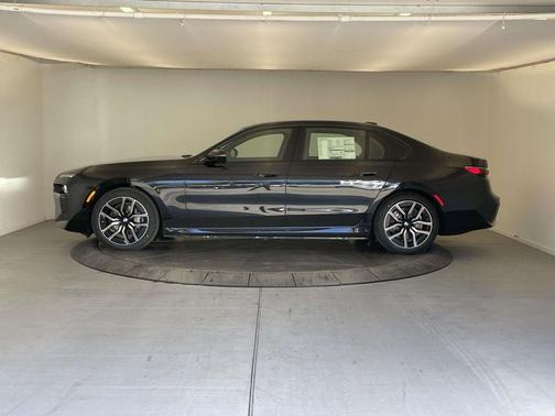 Black Sapphire Metallic 2026 BMW i7 xDrive60