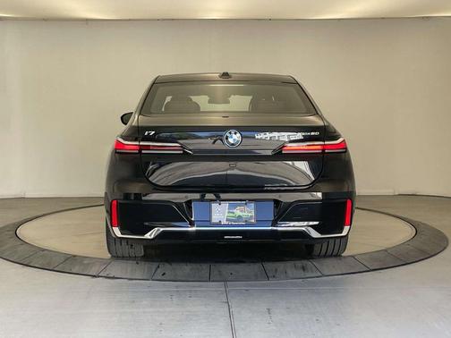 Black Sapphire Metallic 2026 BMW i7 xDrive60