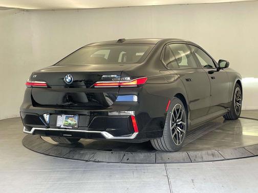 Black Sapphire Metallic 2026 BMW i7 xDrive60