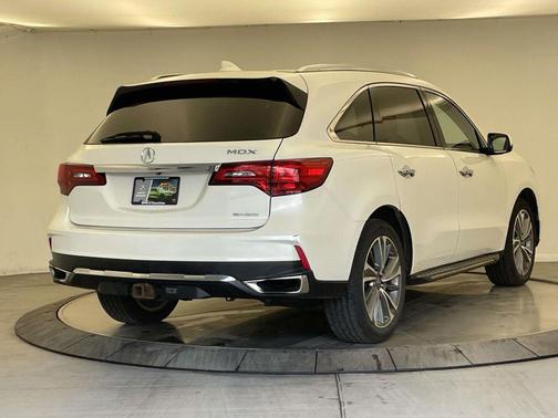 White Diamond Pearl 2017 Acura MDX 3.5L w/Technology & Entertainment Pkgs