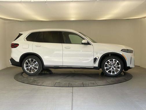 Alpine White 2026 BMW X5 xDrive40i