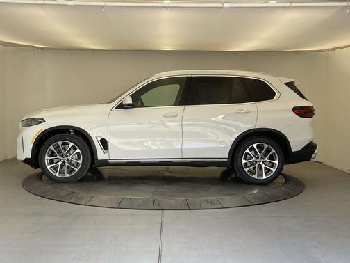 Alpine White 2026 BMW X5 xDrive40i