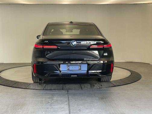 Black Sapphire Metallic 2026 BMW i7 xDrive60