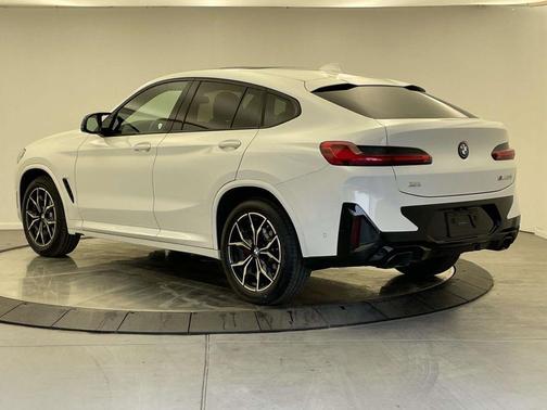 2025 BMW X4 M40i