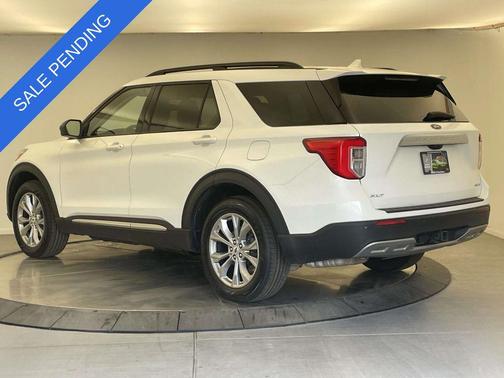 Star White Metallic Tri-Coat 2023 Ford Explorer XLT