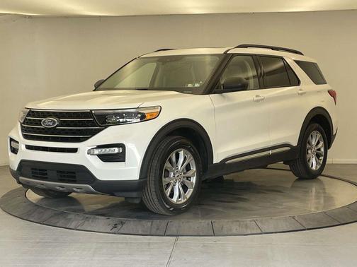 Star White Metallic Tri-Coat 2023 Ford Explorer XLT