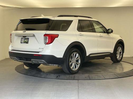 Star White Metallic Tri-Coat 2023 Ford Explorer XLT