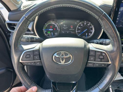 2021 Toyota Highlander Hybrid Platinum