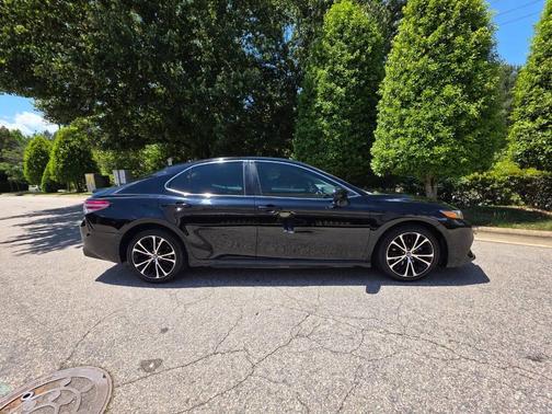 Midnight Black Metallic 2019 Toyota Camry SE