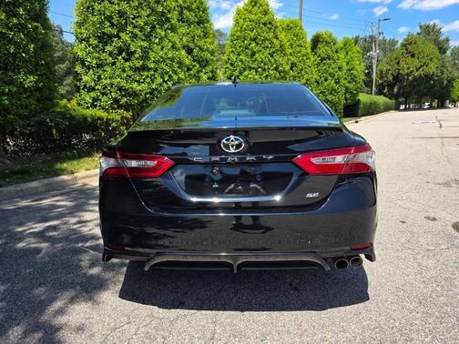 Midnight Black Metallic 2019 Toyota Camry SE