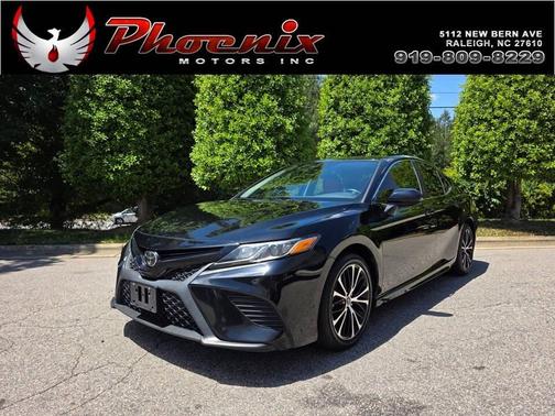 Midnight Black Metallic 2019 Toyota Camry SE