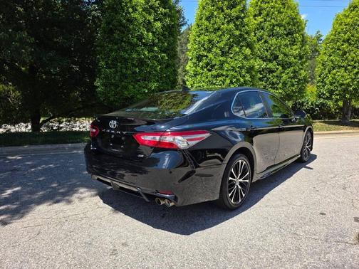 Midnight Black Metallic 2019 Toyota Camry SE