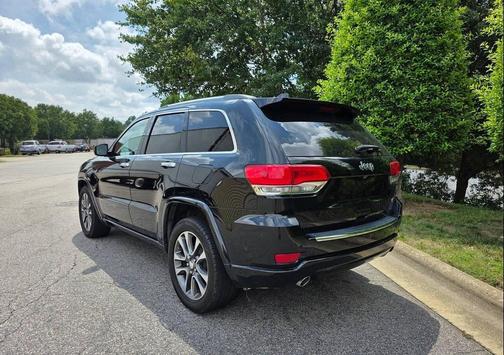 Diamond Black Crystal Pearlcoat 2018 Jeep Grand Cherokee Overland