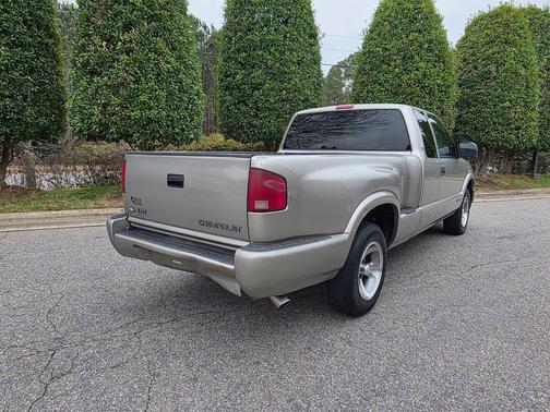 2000 Chevrolet S-10 Base