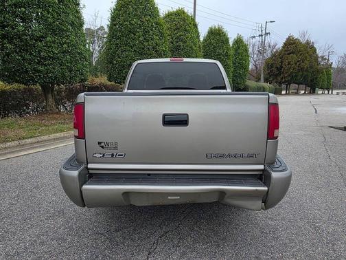 2000 Chevrolet S-10 Base