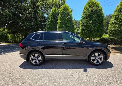 Deep Black Pearl 2021 Volkswagen Tiguan 2.0T SEL