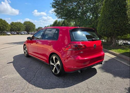 2015 Volkswagen Golf GTI 2.0T SE 4-Door