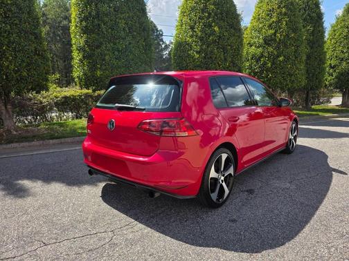 2015 Volkswagen Golf GTI 2.0T SE 4-Door