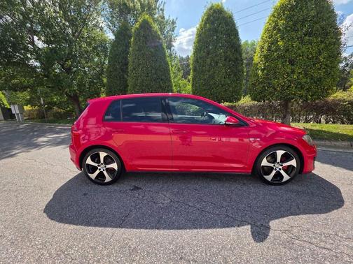 2015 Volkswagen Golf GTI 2.0T SE 4-Door