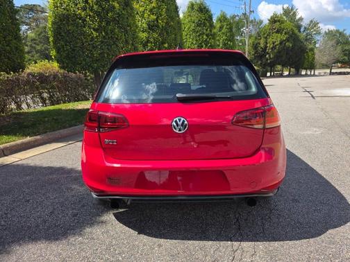2015 Volkswagen Golf GTI 2.0T SE 4-Door