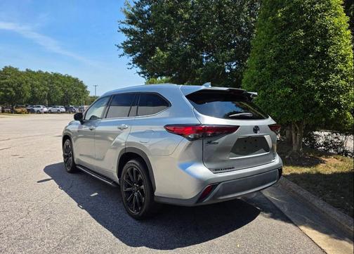 Celestial Silver Metallic 2022 Toyota Highlander XLE