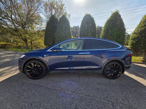 Deep Blue Metallic 2018 Tesla Model X 75D