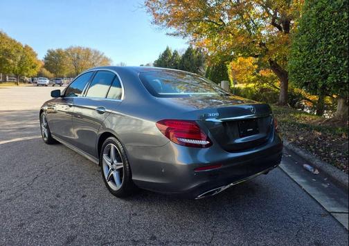 2017 Mercedes-Benz E-Class E 300 4dr Sedan