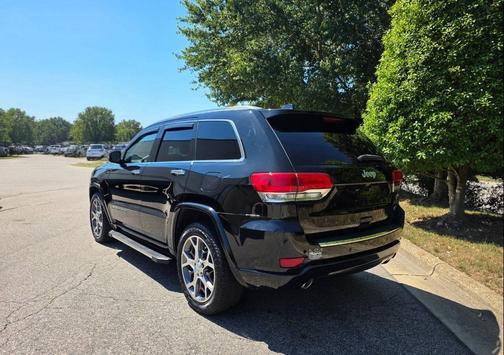 Diamond Black Crystal Pearlcoat 2019 Jeep Grand Cherokee Overland