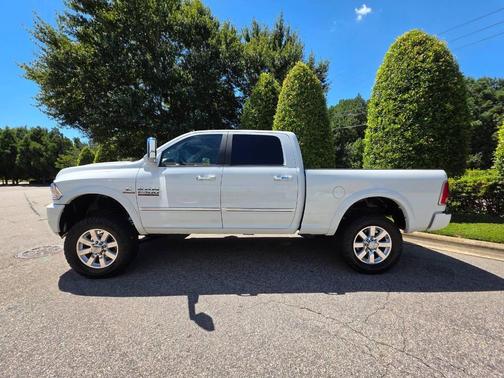 2017 RAM 2500 Laramie Crew Cab 4x4 6'4' Box